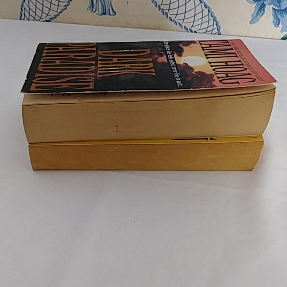 Two paperbacks - Picture 6 of 7